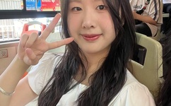 男人一边摸一边在做爽爽的事